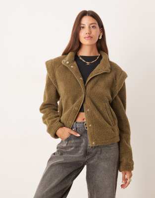 ASOS DESIGN - Jacke aus Teddyfleece in Buchengrün mit kantiger Schulterpartie und durchgehendem Reißverschluss