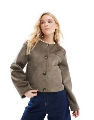 ASOS DESIGN - Jacke aus Wildlederimitat in Pilzbraun ohne Kragen