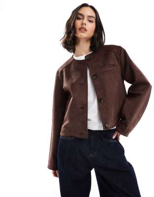 ASOS DESIGN - Jacke aus Wildlederimitat in Schokobraun ohne Kragen