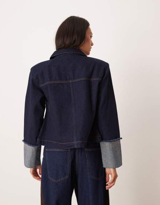 ASOS DESIGN – Jacke in Indigoblau mit Schulterpolstern, umgeschlagenen Bündchen und Used-Design, 4 von 4