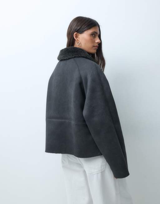 ASOS DESIGN Jacke mit Shearling-Futter und farblich abgestimmtem Faux-Fur in Anthrazit, 3 von 4
