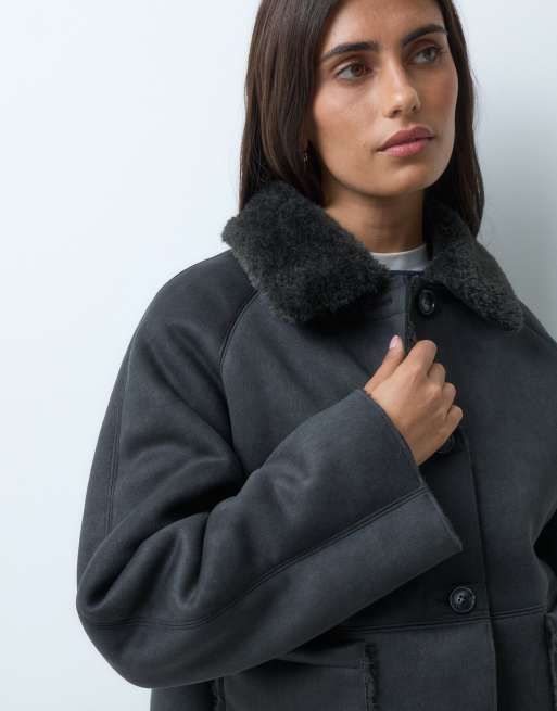 ASOS DESIGN Jacke mit Shearling-Futter und farblich abgestimmtem Faux-Fur in Anthrazit, 4 von 4