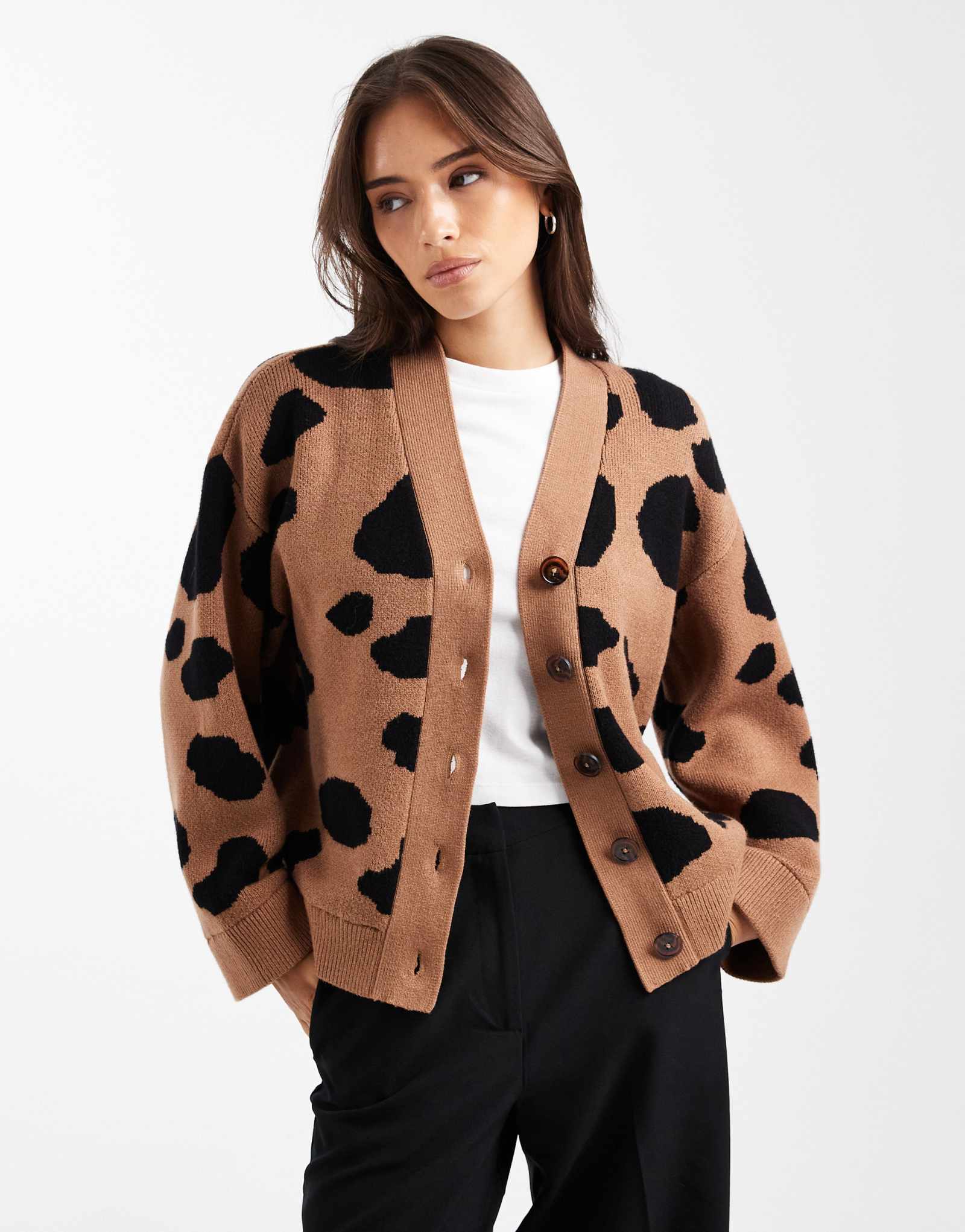ДИЗАЙНЕРСКИЙ жаккардовый кардиган в стиле бойфренда с животными от ASOS цвета ириски