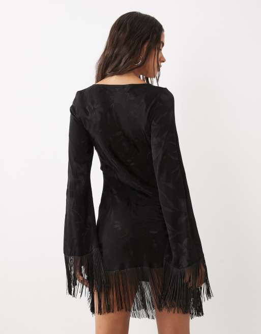 ASOS DESIGN jacquard-kjole med skrå halsudskæring og frynser i sort, 4 af 4