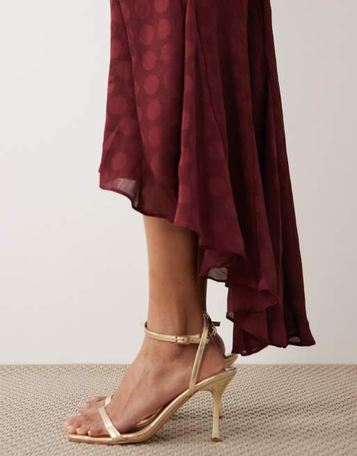 ASOS DESIGN – Jacquard-Maxikleid in Pflaume mit Schwalbenschwanzrock mit Godetdetails, 3 von 4