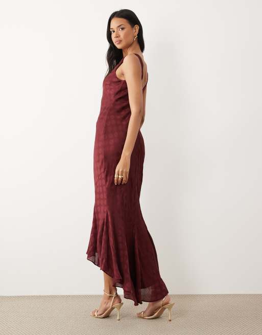 ASOS DESIGN – Jacquard-Maxikleid in Pflaume mit Schwalbenschwanzrock mit Godetdetails, 4 von 4