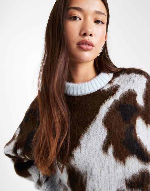 ASOS DESIGN – Jacquard-Pullover mit abstraktem, angerautem Kuhfellmuster in Blau und Braun, 2 von 4