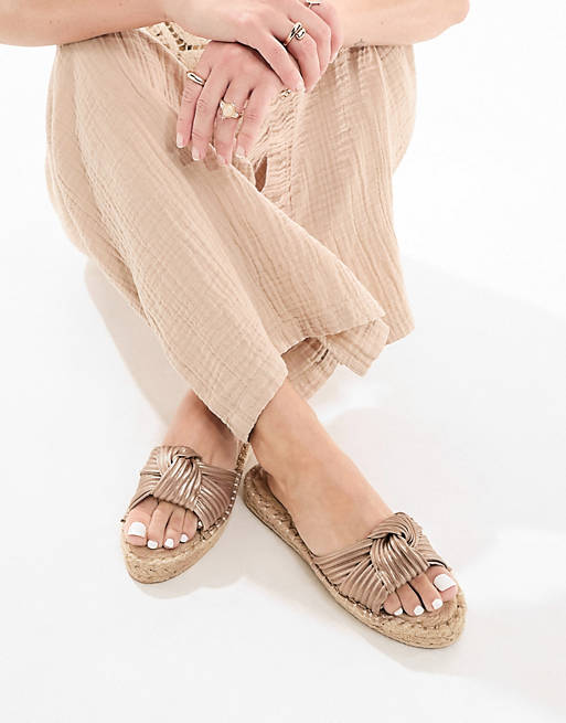 Women Flat Sandals/Jade knotted espadrille mules in gold 