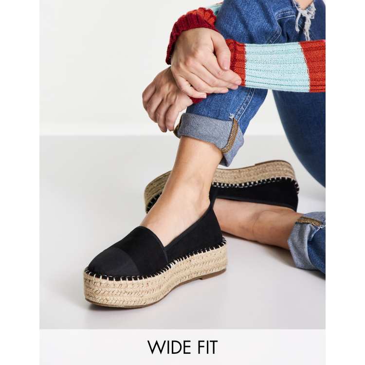 ASOS DESIGN Jala Espadrilles mit Zehenkappen und flacher Plateausohle in Schwarz weite Passform ASOS