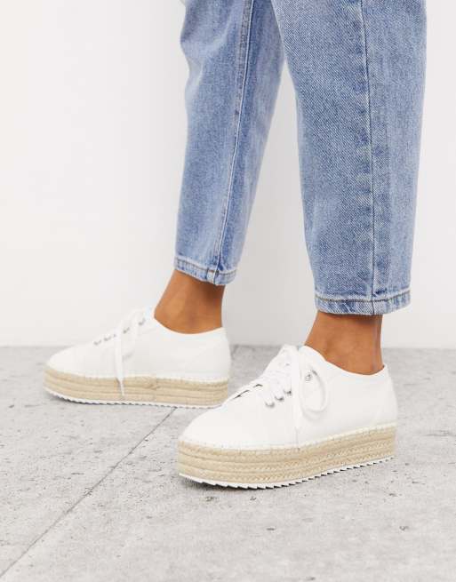 ASOS DESIGN – January – Vita espadriller i sneakerdesign med snörning