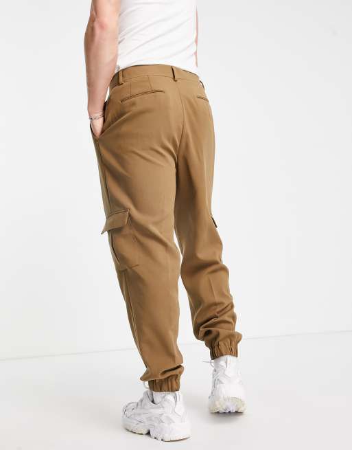 ASOS DESIGN – Jaskrawobrązowe eleganckie bojówki oversize ze zwężanymi nogawkami, 2 z 4