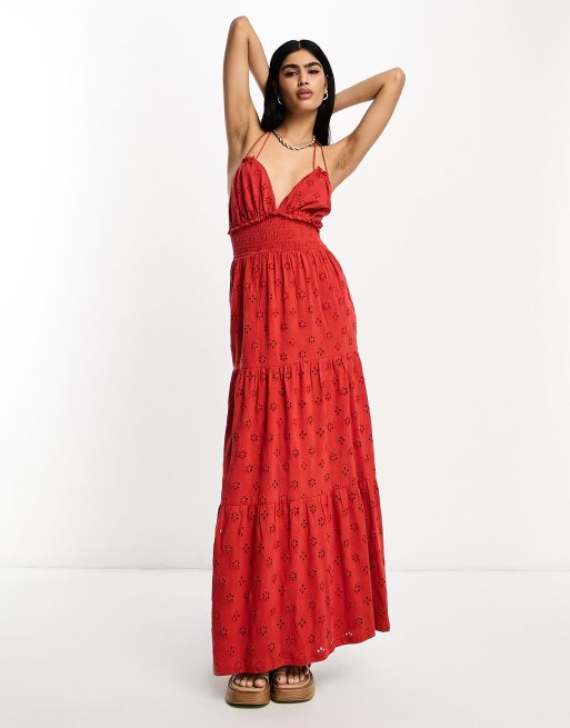 ASOS DESIGN – Jaskrawoczerwona sukienka maxi na ramiączkach z haftem angielskim i marszczeniem