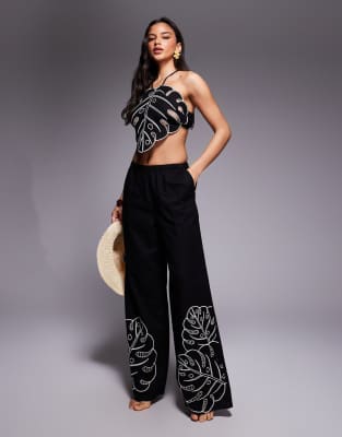 ASOS DESIGN - Jasmine Beach - Hose in Schwarz mit tropischem Design mit Cut-out