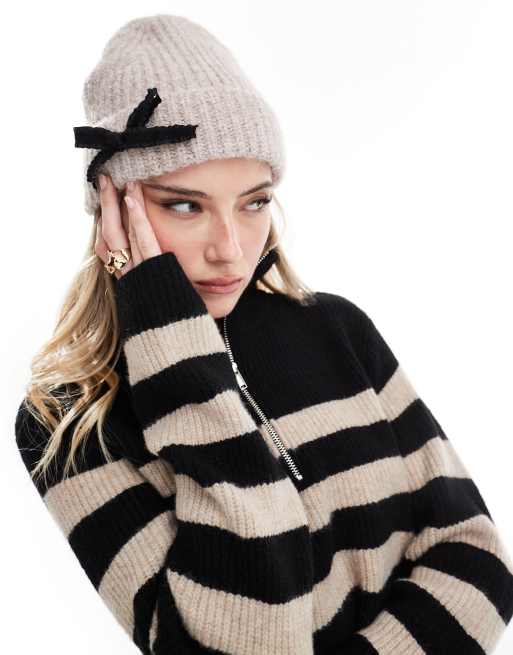 ASOS DESIGN – Jasnobeżowa czapka beanie z czarną kokardką