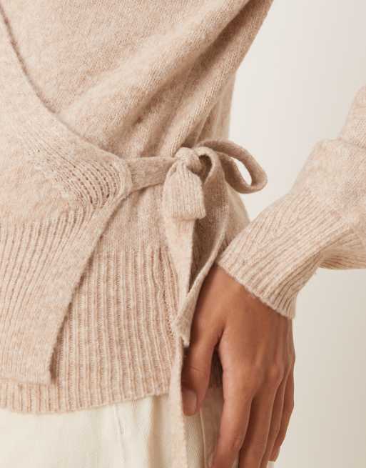 ASOS DESIGN – Jasnobeżowy kopertowy kardigan z dzianiny, 3 z 4