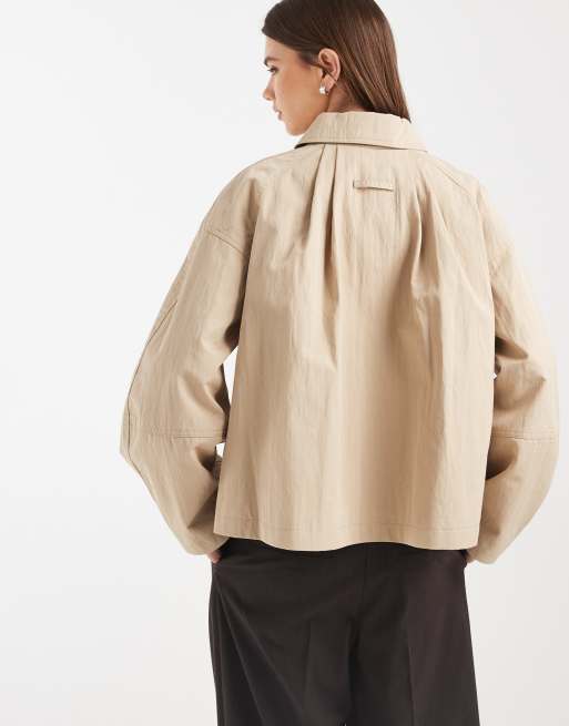 ASOS DESIGN – Jasnobeżowy krótki prochowiec z zakładkami, 4 z 4