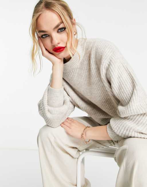 ASOS DESIGN – Jasnobeżowy prążkowany sweter z okrągłym dekoltem z puszystej dzianiny