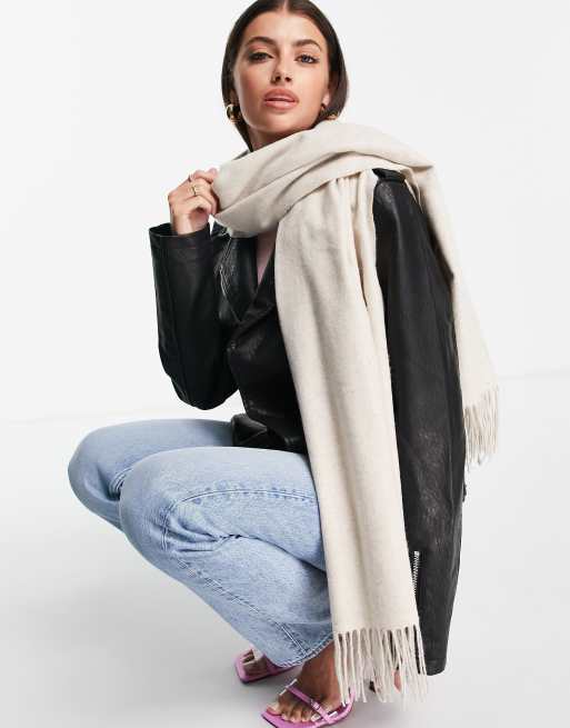 ASOS DESIGN – Jasnobeżowy szal oversize z frędzlami z dodatkiem wełny