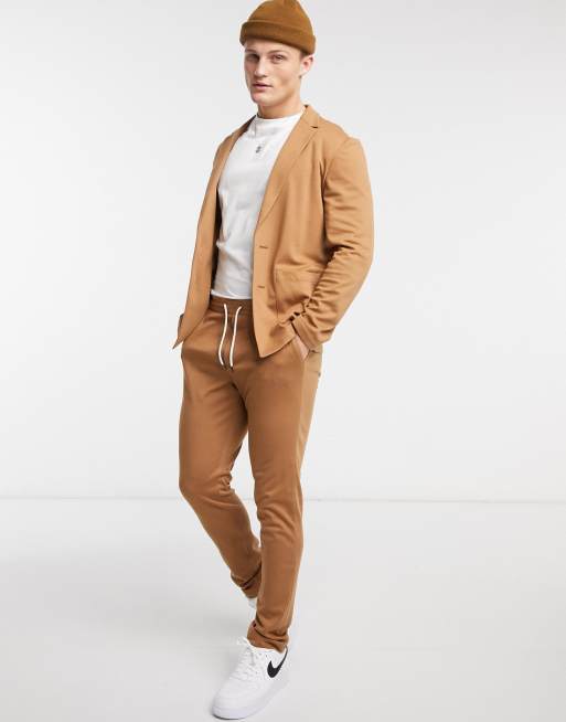 ASOS DESIGN – Jasnobrązowy dżersejowy garnitur o bardzo dopasowanym kroju, 3 z 3