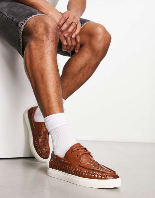 ASOS DESIGN – Jasnobrązowe plecione buty żeglarskie z imitacji skóry z kontrastową podeszwą