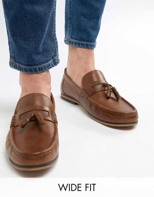 ASOS DESIGN jasnobrązowe skórzane loafersy z frędzlami  i podeszwą w kolorze naturalnym, model na szeroką stopę