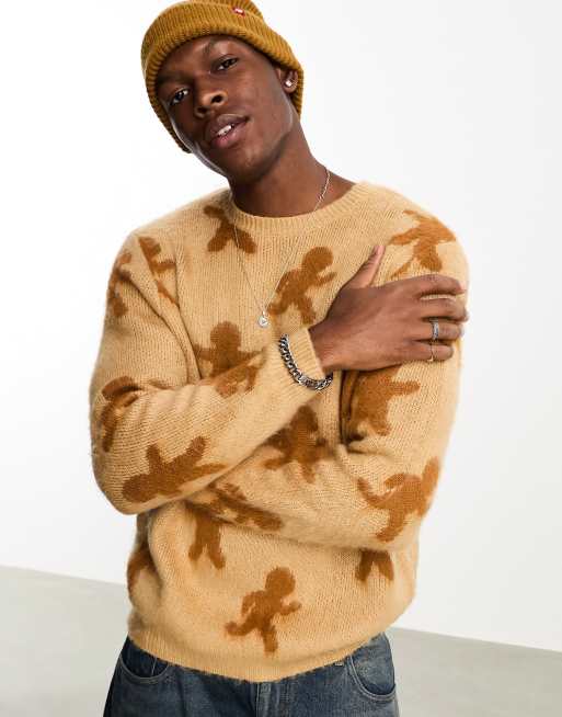 ASOS DESIGN – Jasnobrązowy puszysty sweter świąteczny we wzór z motywem pierniczków