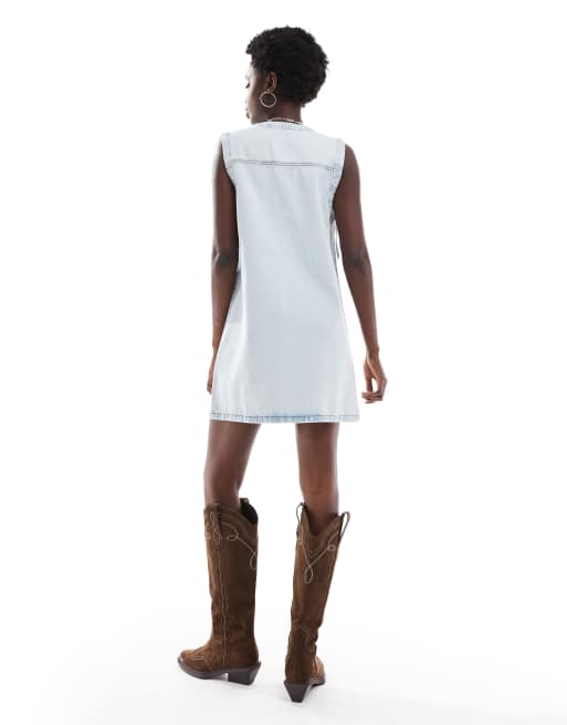 ASOS DESIGN – Jasnoniebieska jeansowa sukienka mini z frędzlami, 4 z 4