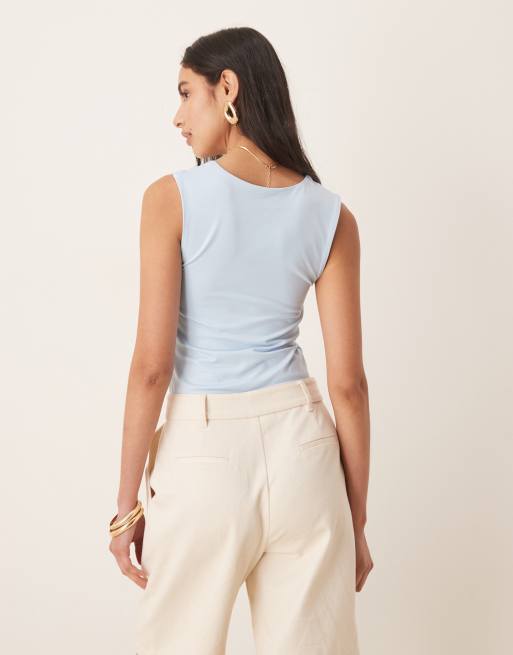 ASOS DESIGN – Jasnoniebieski dwuwarstwowy podkoszulek z dekoltem w kształcie litery U, 4 z 4
