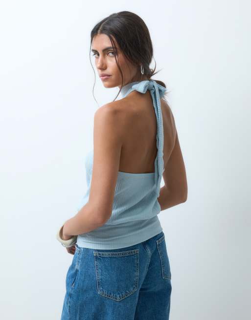ASOS DESIGN – Jasnoniebieski teksturowany top z dekoltem halter, 2 z 4