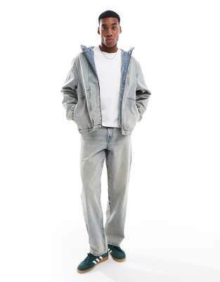 ASOS DESIGN – Jasnoniebieski zestaw z przebarwieniami w stylu vintage z obszernymi jeansami i kurtką