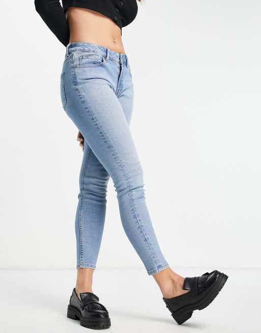 ASOS DESIGN – Jasnoniebieskie jeansy o obcisłym kroju z obniżonym stanem