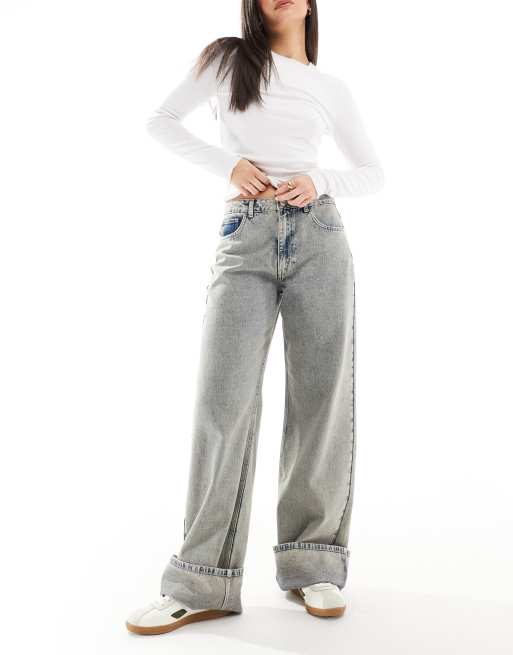 ASOS DESIGN – Jasnoniebieskie jeansy z podwijanymi mankietami i efektem zabrudzenia