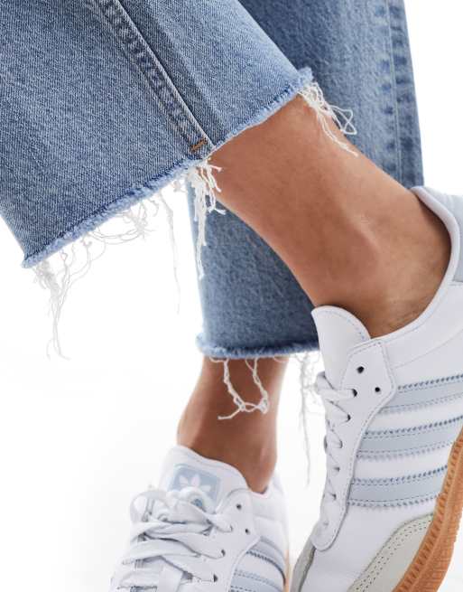 ASOS DESIGN – Jasnoniebieskie jeansy z prostymi nogawkami do kostek i comfort stretchem, 3 z 5