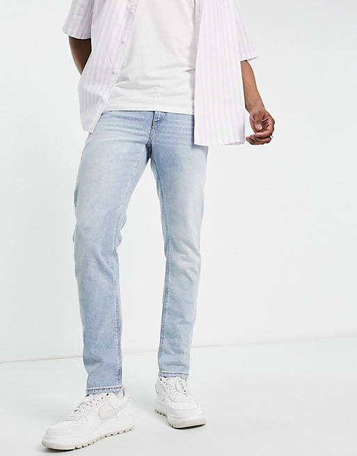 ASOS DESIGN - Jasnoniebieskie jeansy ze spranego denimu ze stretchem w stylu retro o obcisłym kroju