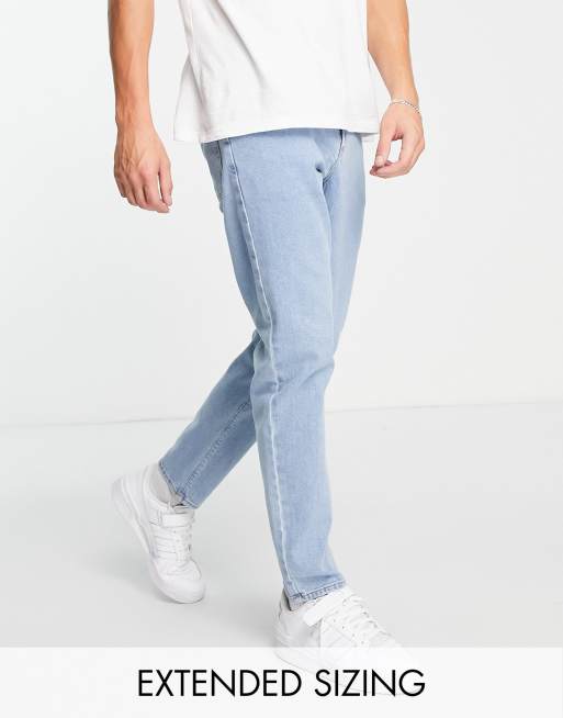 ASOS DESIGN - Jasnoniebieskie jeansy ze stretchem o fasonie ze zwężanymi nogawkami z efektem sprania