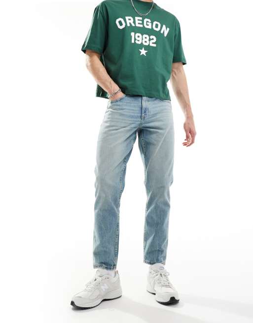 ASOS DESIGN – Jasnoniebieskie jeansy zwężane z efektem sprania i przebarwienia w stylu vintage