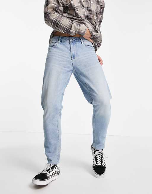 ASOS DESIGN – Jasnoniebieskie, klasyczne, sztywne jeansy z efektem sprania i surowym wykończeniem