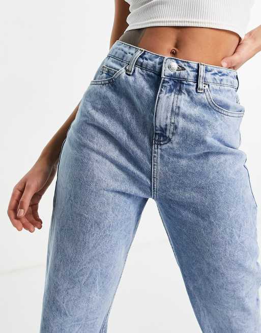 ASOS DESIGN – Jasnoniebieskie mom jeans z podwyższonym stanem i rozdarciami  | ASOS
