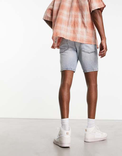 ASOS DESIGN – Jasnoniebieskie sztywne jeansowe szorty o regularnej długości, 2 z 4
