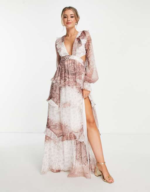 ASOS DESIGN – Jasnoróżowa kaskadowa sukienka maxi z patchworkowym wzorem i skrzyżowanymi paseczkami na plecach 