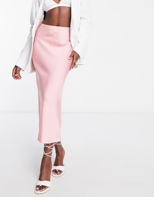 ASOS DESIGN – Jasnoróżowa satynowa spódnica midi ze skosu