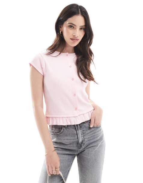 ASOS DESIGN – Jasnoróżowy zapinany na guziki top z krótkimi rękawkami i falbanką - view 1