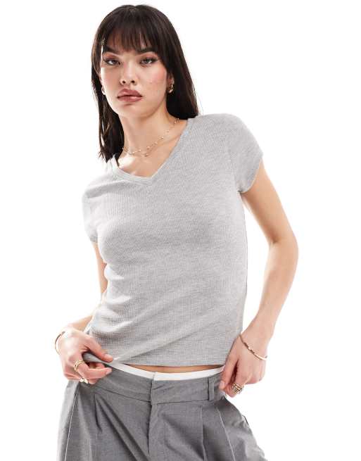 ASOS DESIGN – Jasnoszary dopasowany T-shirt o waflowej strukturze z dekoltem V i rękawami zasłaniającymi ramiona