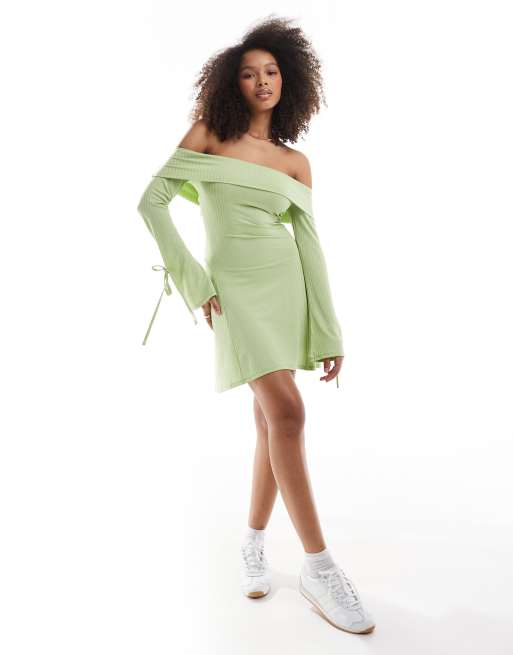 ASOS DESIGN – Jasnozielona prążkowana sukienka mini z dekoltem bardot i długimi rękawami z wiązaniem