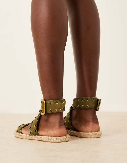 ASOS DESIGN Jazzie – Sandały espadryle w kolorze khaki z ozdobnym obszyciem, 2 z 4