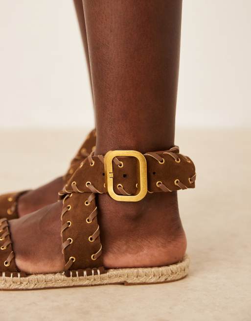 ASOS DESIGN – Jazzy – Espadrilles-Sandalen in Schokobraun mit Überwendlingsstichnaht, breite Passform, 4 von 4