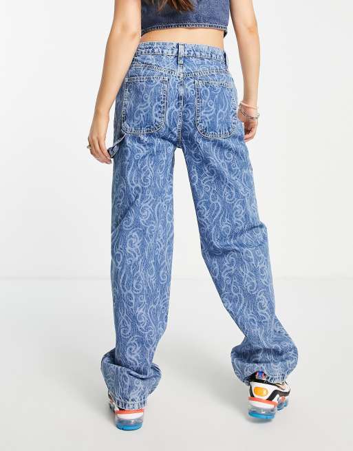 ASOS DESIGN - Jean coupe skateur oversize en coton mélangé à imprimé barbelé - Bleu - MBLUE, 2 de 4