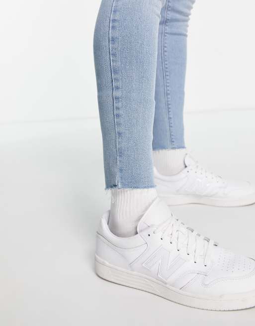 ASOS DESIGN - Jean effet seconde peau en tissu power stretch à délavage moyen avec ourlet brut, 4 de 4
