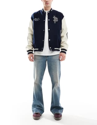 ASOS DESIGN - Jean évasé style vintage - Bleu moyen délavé