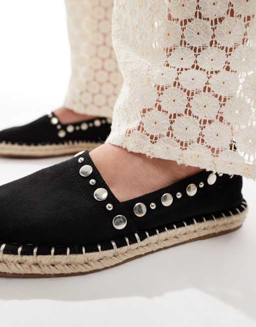 ASOS DESIGN - Jeanie - Espadrilles met studs en gesloten neus in zwart, 3 van 4